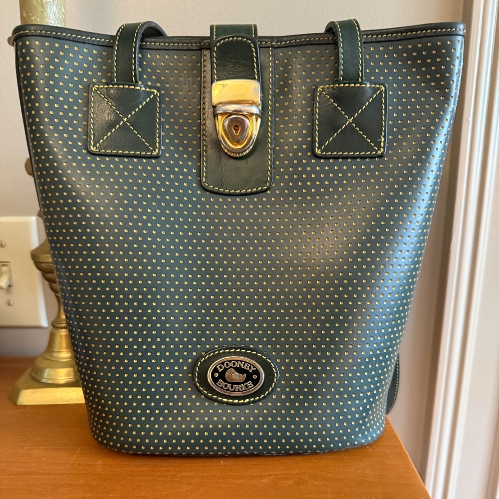Dooney & Burke Spring🌸Green Bucket Bag
